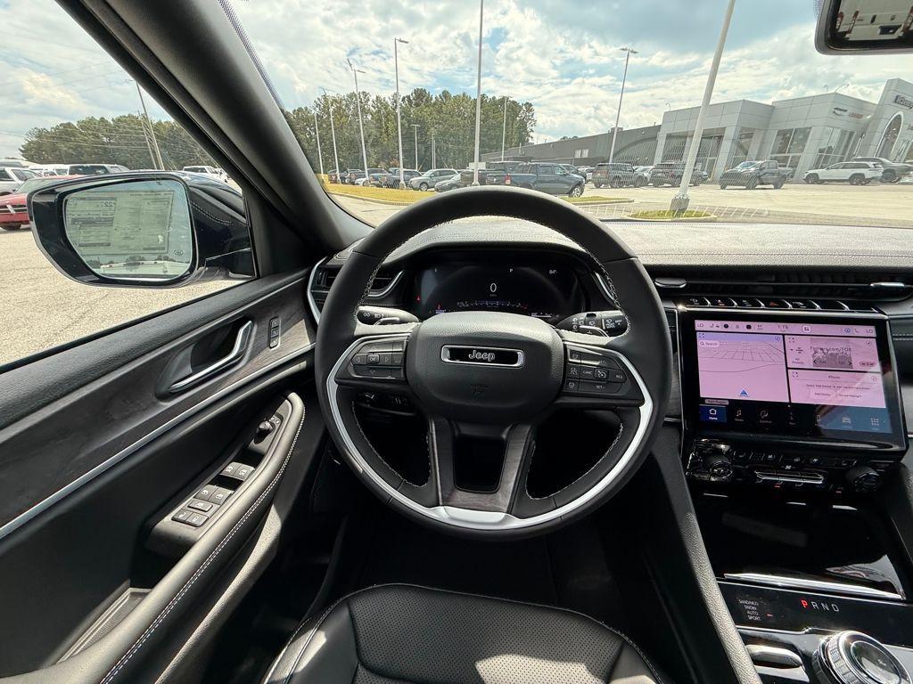 new 2025 Jeep Grand Cherokee car, priced at $41,215