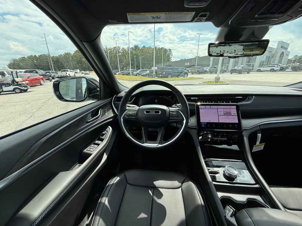new 2025 Jeep Grand Cherokee car, priced at $41,215