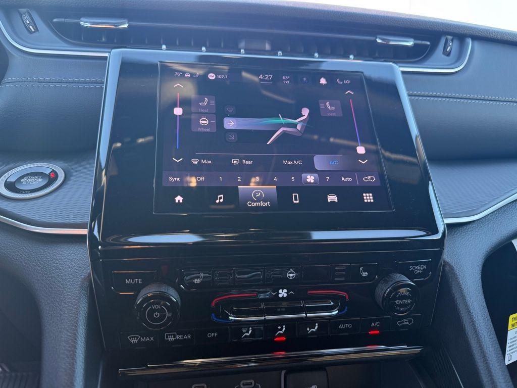 new 2025 Jeep Grand Cherokee car, priced at $32,625