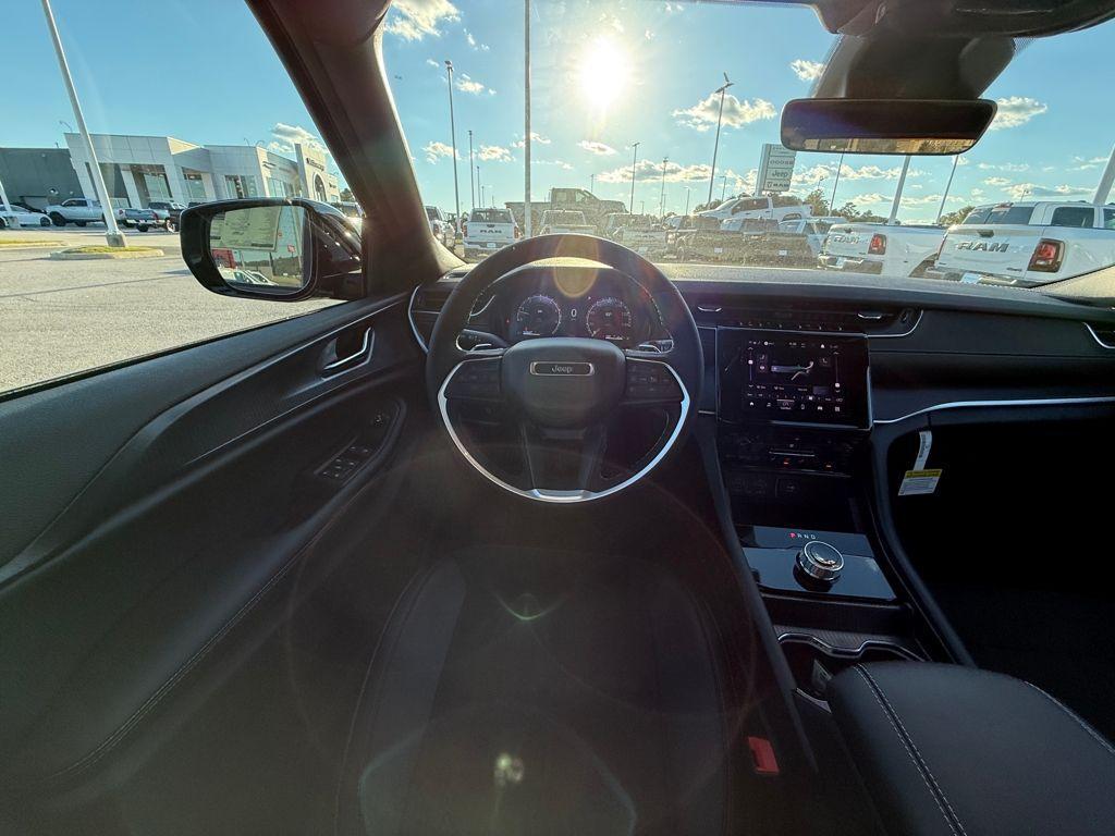 new 2025 Jeep Grand Cherokee car, priced at $32,625