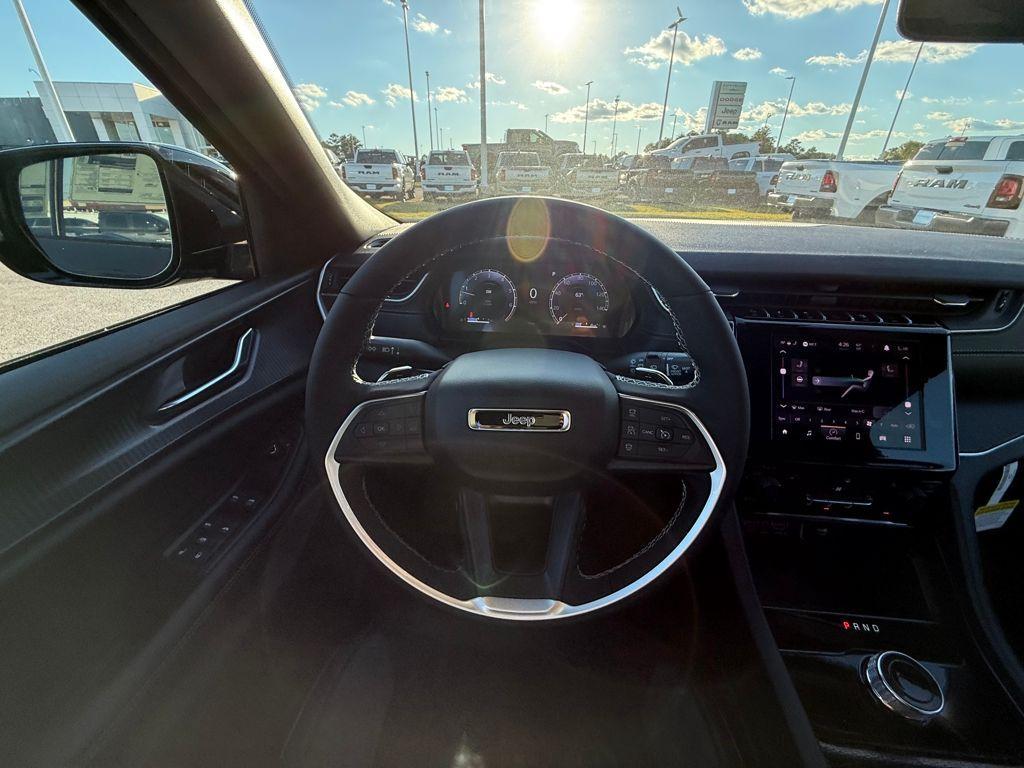 new 2025 Jeep Grand Cherokee car, priced at $32,625