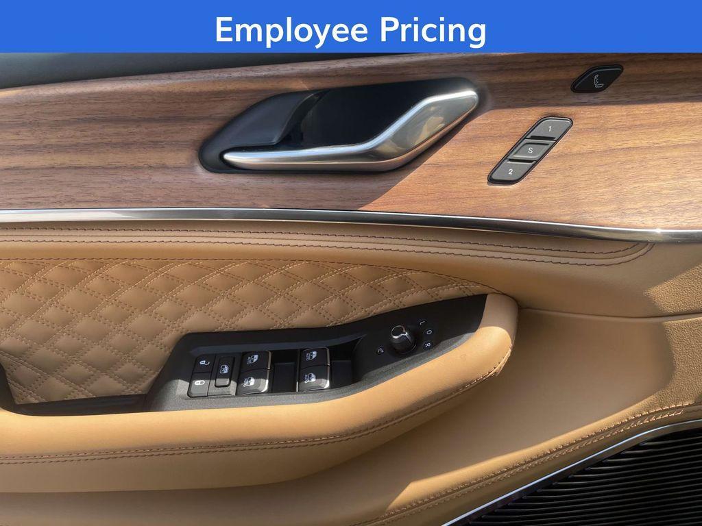 new 2025 Jeep Grand Cherokee L car, priced at $61,405