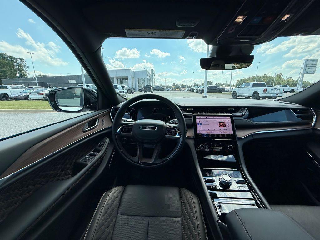 new 2025 Jeep Grand Cherokee car, priced at $55,835