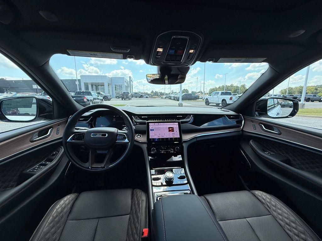 new 2025 Jeep Grand Cherokee car, priced at $55,835