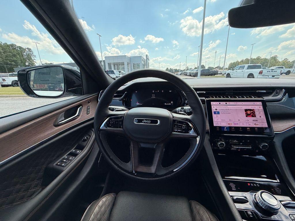 new 2025 Jeep Grand Cherokee car, priced at $55,835