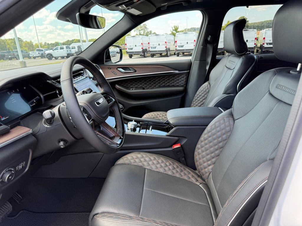 new 2025 Jeep Grand Cherokee car, priced at $55,835