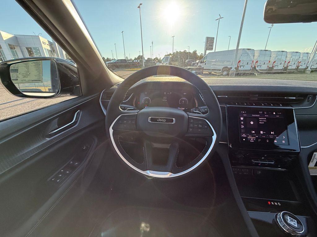 new 2025 Jeep Grand Cherokee car, priced at $33,530