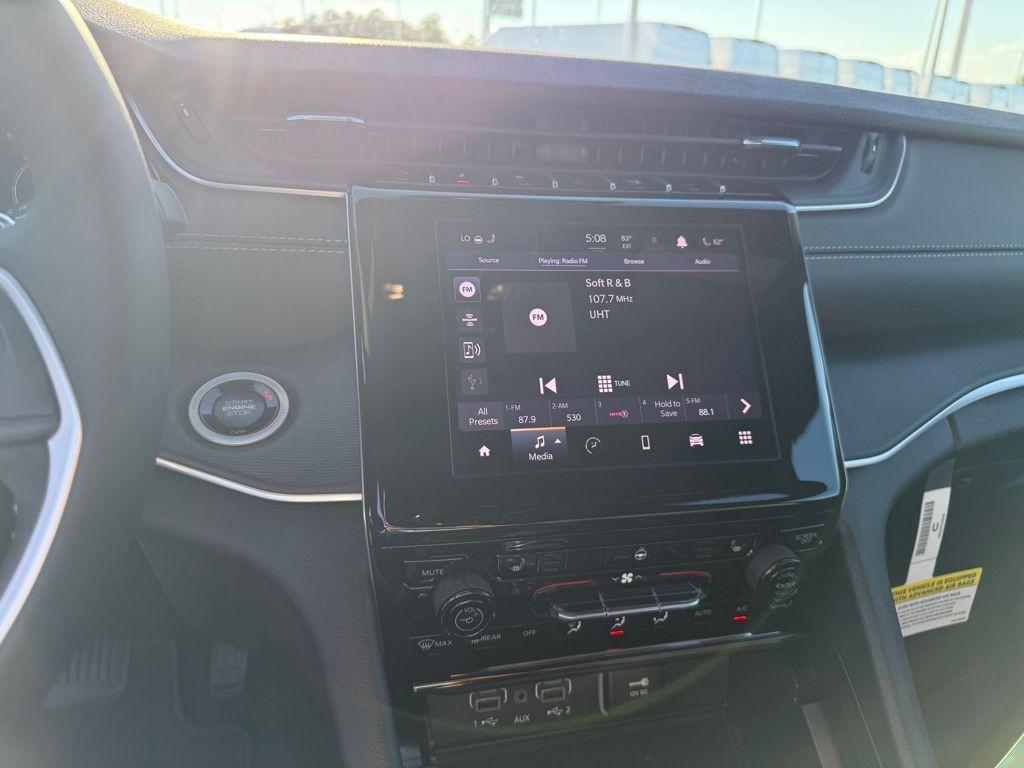 new 2025 Jeep Grand Cherokee car, priced at $33,530