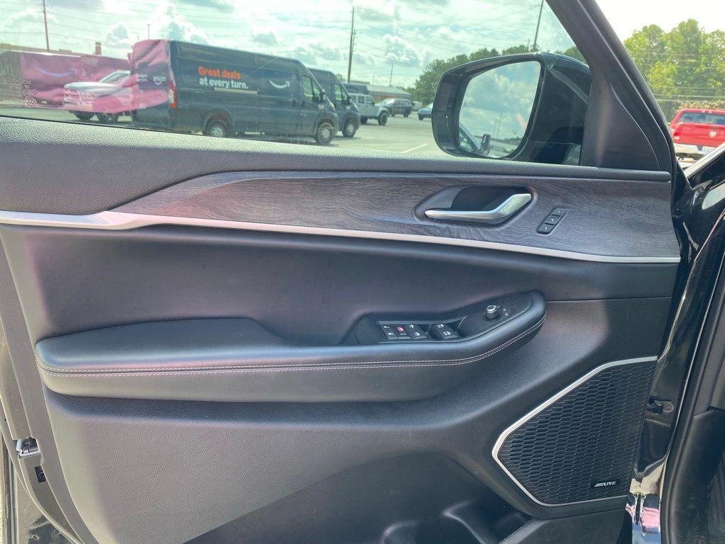 used 2022 Jeep Grand Cherokee car, priced at $28,288