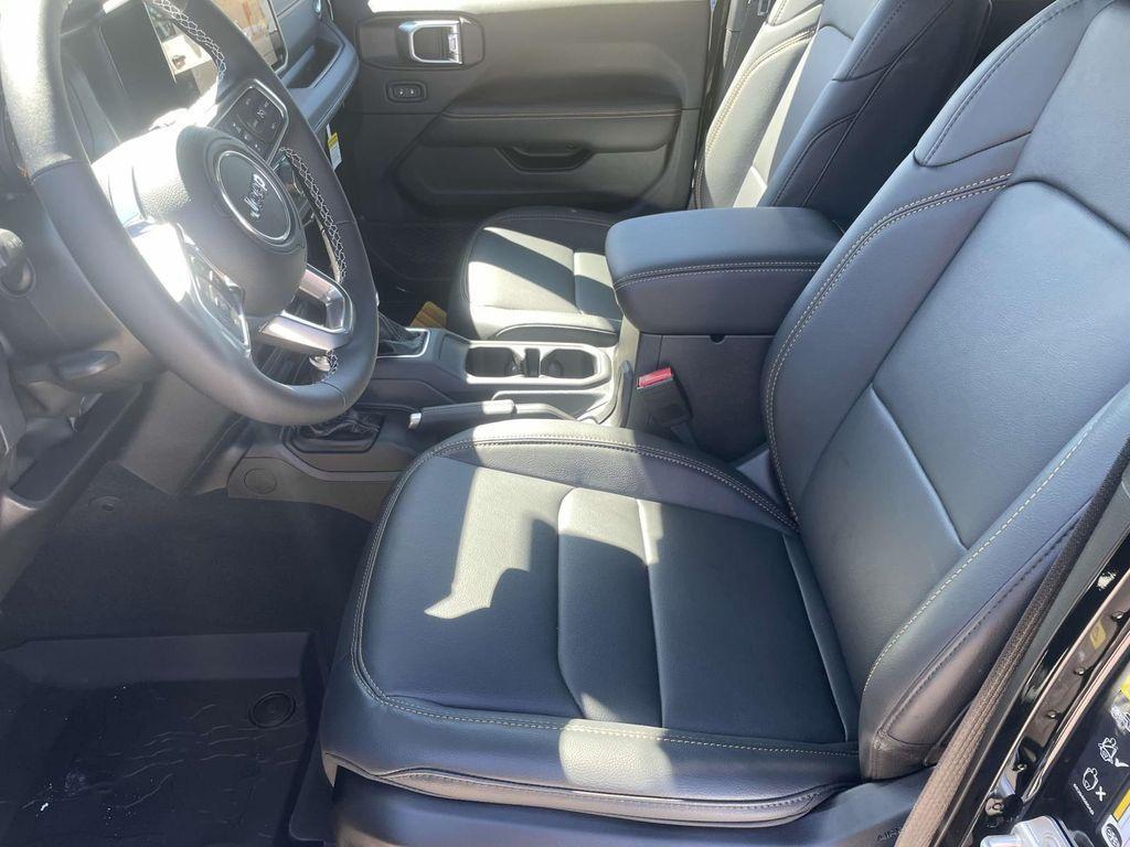 new 2025 Jeep Wrangler car, priced at $51,717