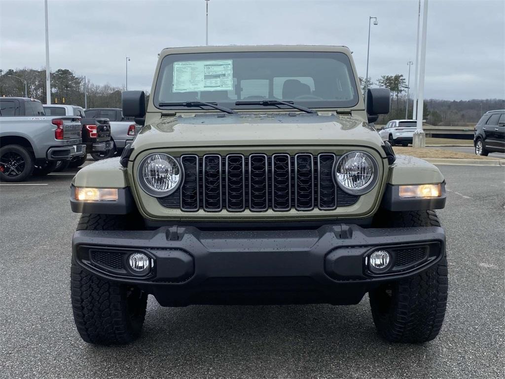 new 2025 Jeep Gladiator car, priced at $43,685