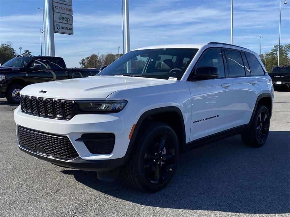 new 2025 Jeep Grand Cherokee car, priced at $37,830