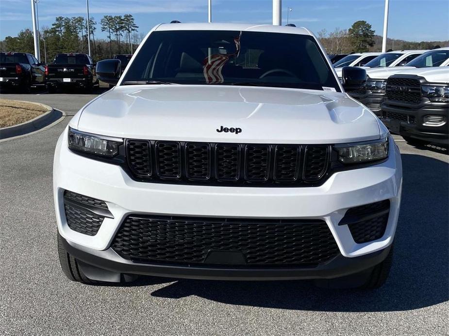 new 2025 Jeep Grand Cherokee car, priced at $37,830