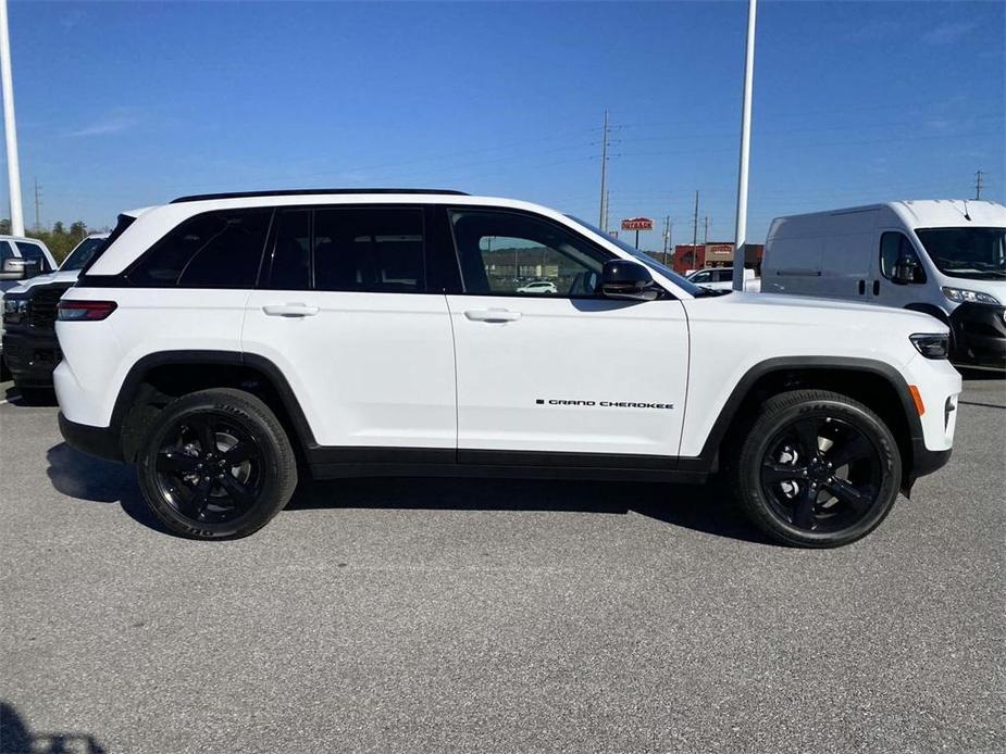 new 2025 Jeep Grand Cherokee car, priced at $37,830