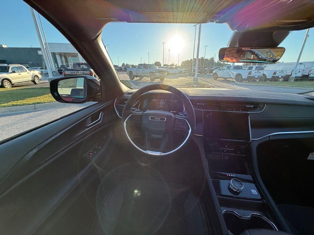 new 2025 Jeep Grand Cherokee car, priced at $36,125