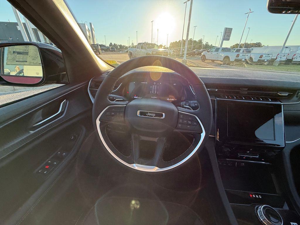 new 2025 Jeep Grand Cherokee car, priced at $36,125