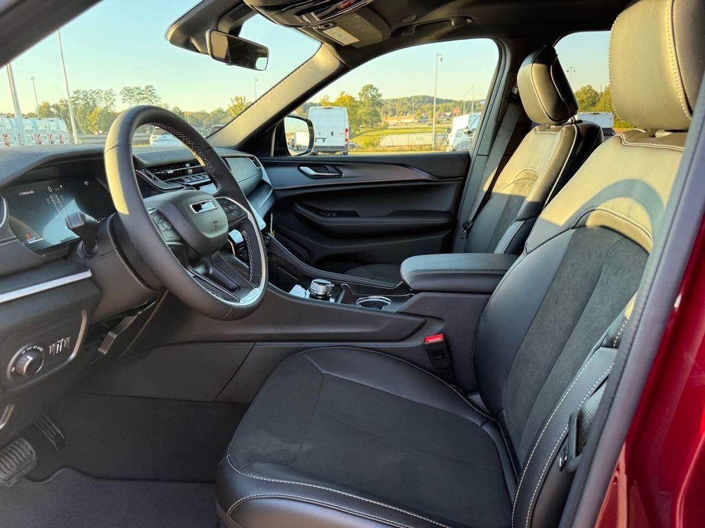 new 2025 Jeep Grand Cherokee car, priced at $36,125