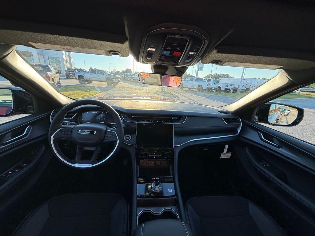 new 2025 Jeep Grand Cherokee car, priced at $36,125
