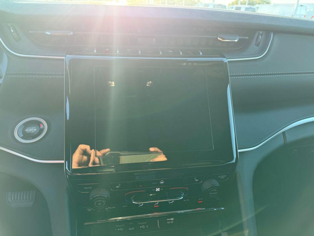 new 2025 Jeep Grand Cherokee car, priced at $36,125