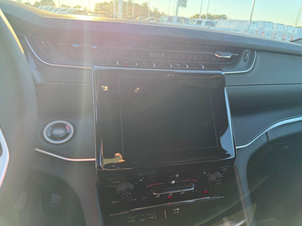 new 2025 Jeep Grand Cherokee car, priced at $36,125