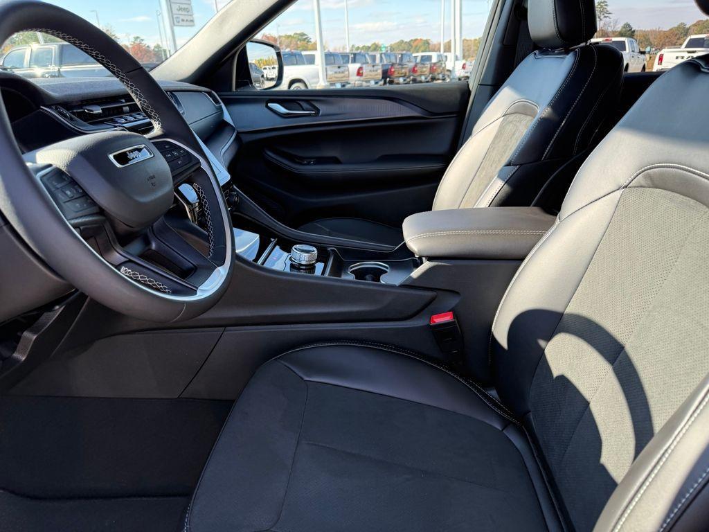 new 2025 Jeep Grand Cherokee car, priced at $30,385