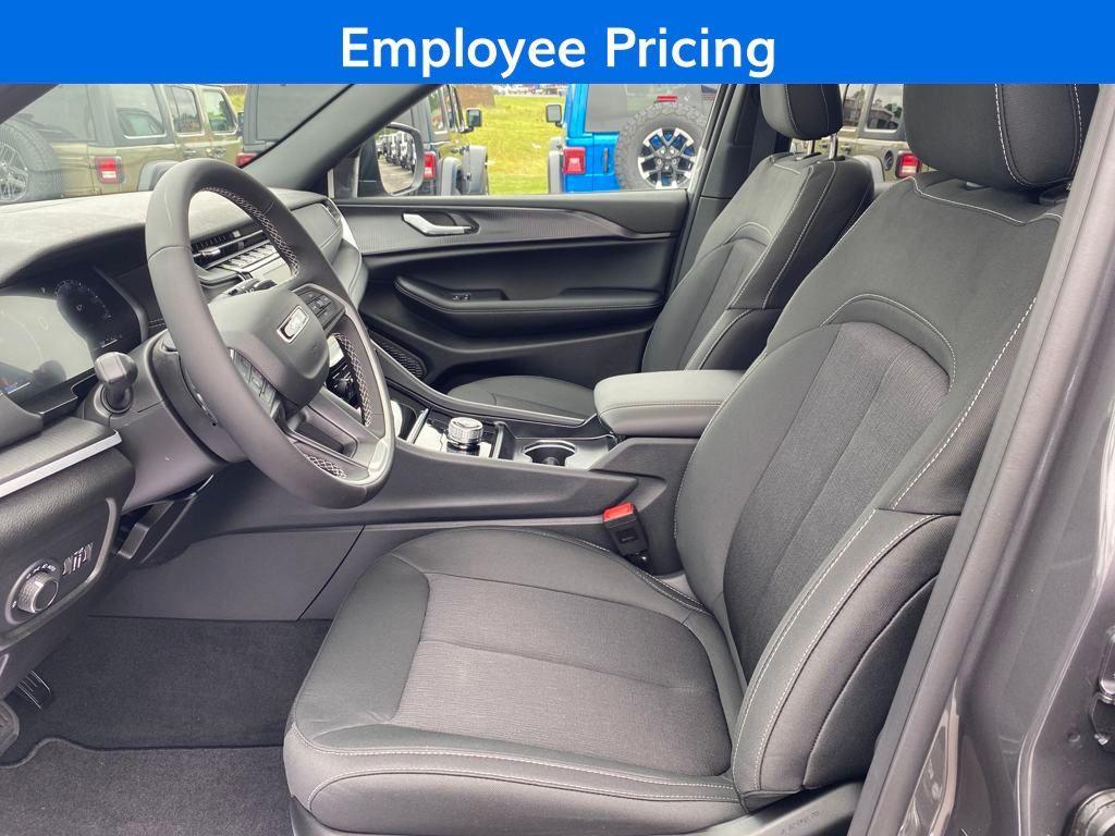 new 2025 Jeep Grand Cherokee car, priced at $31,125