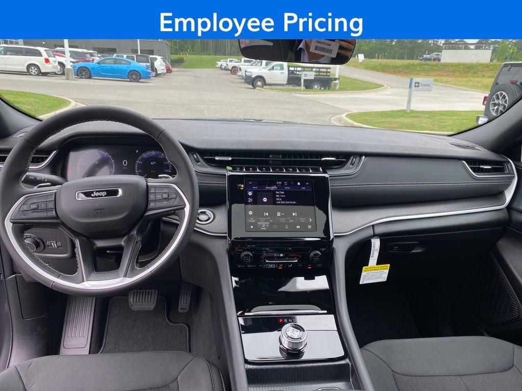 new 2025 Jeep Grand Cherokee car, priced at $31,125