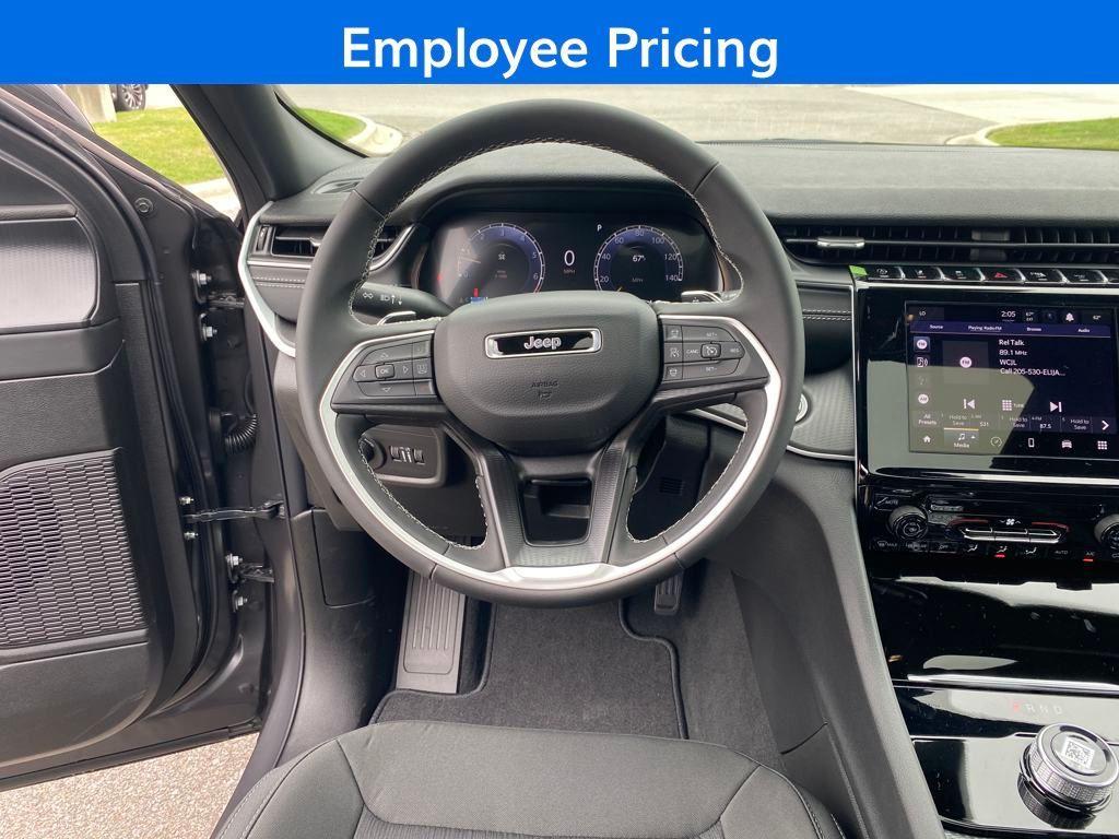 new 2025 Jeep Grand Cherokee car, priced at $31,125