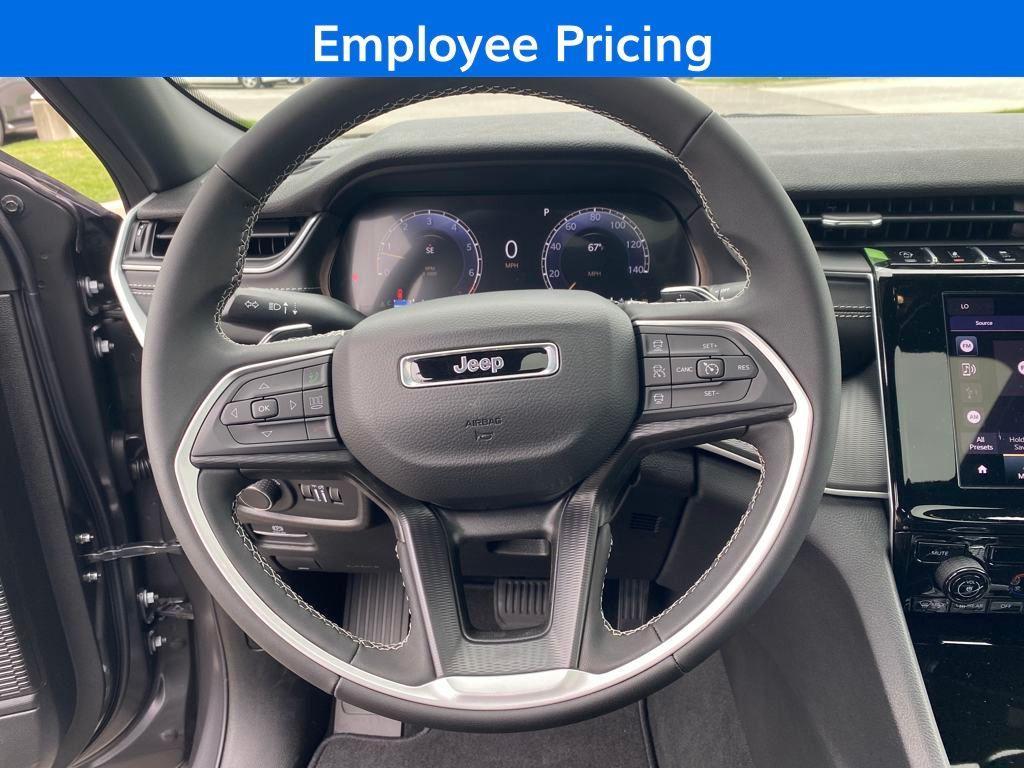 new 2025 Jeep Grand Cherokee car, priced at $31,125