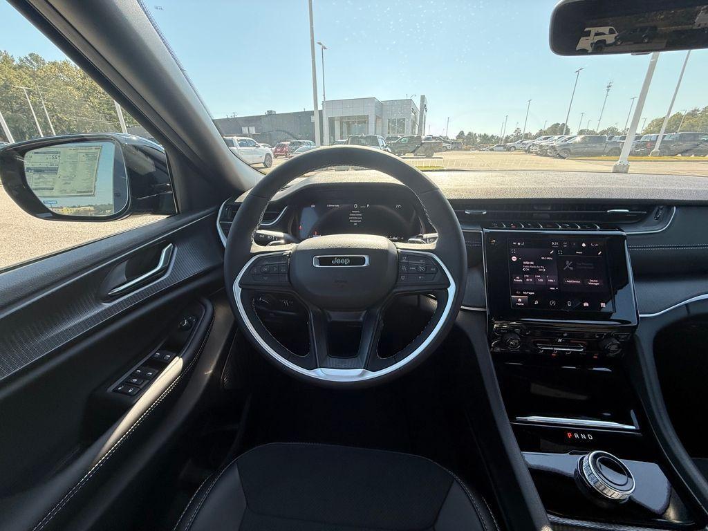 new 2025 Jeep Grand Cherokee car, priced at $31,980