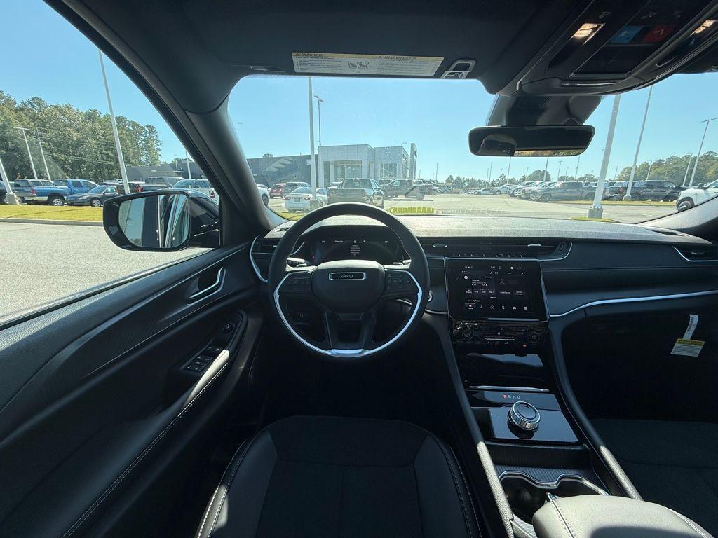 new 2025 Jeep Grand Cherokee car, priced at $31,980