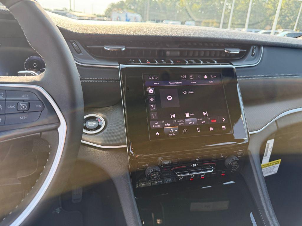 new 2025 Jeep Grand Cherokee car, priced at $35,625