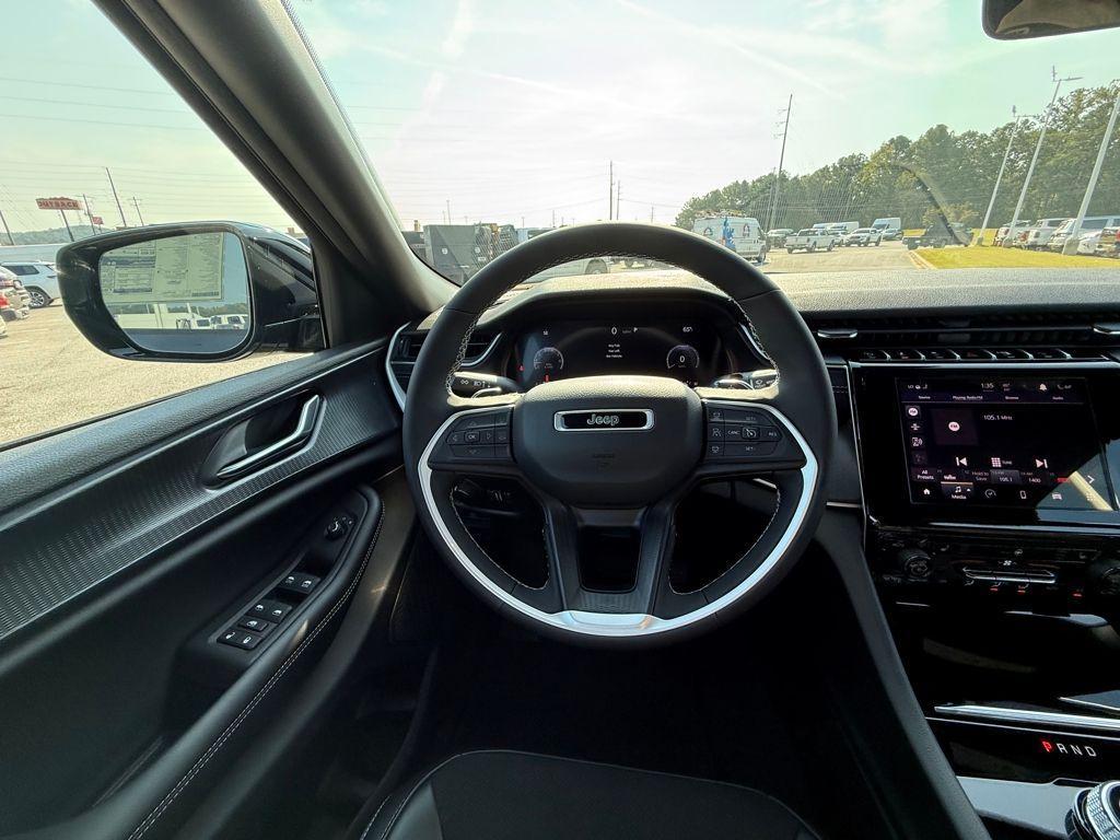 new 2025 Jeep Grand Cherokee car, priced at $35,625