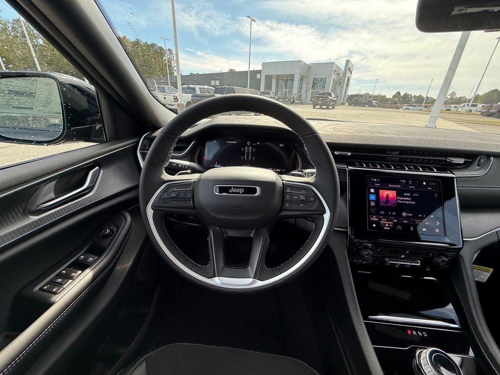 new 2025 Jeep Grand Cherokee car, priced at $34,125