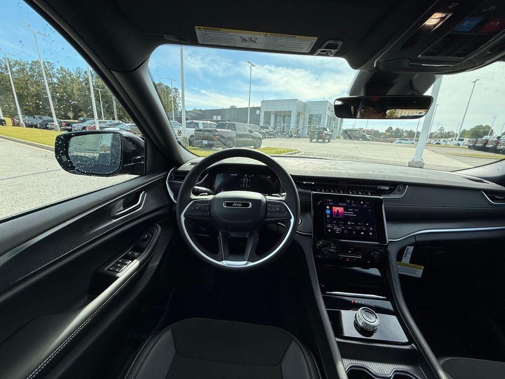 new 2025 Jeep Grand Cherokee car, priced at $34,125