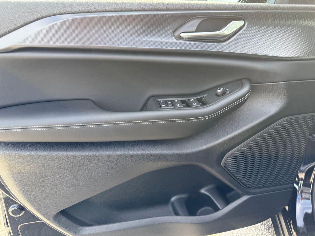 new 2025 Jeep Grand Cherokee car, priced at $34,125