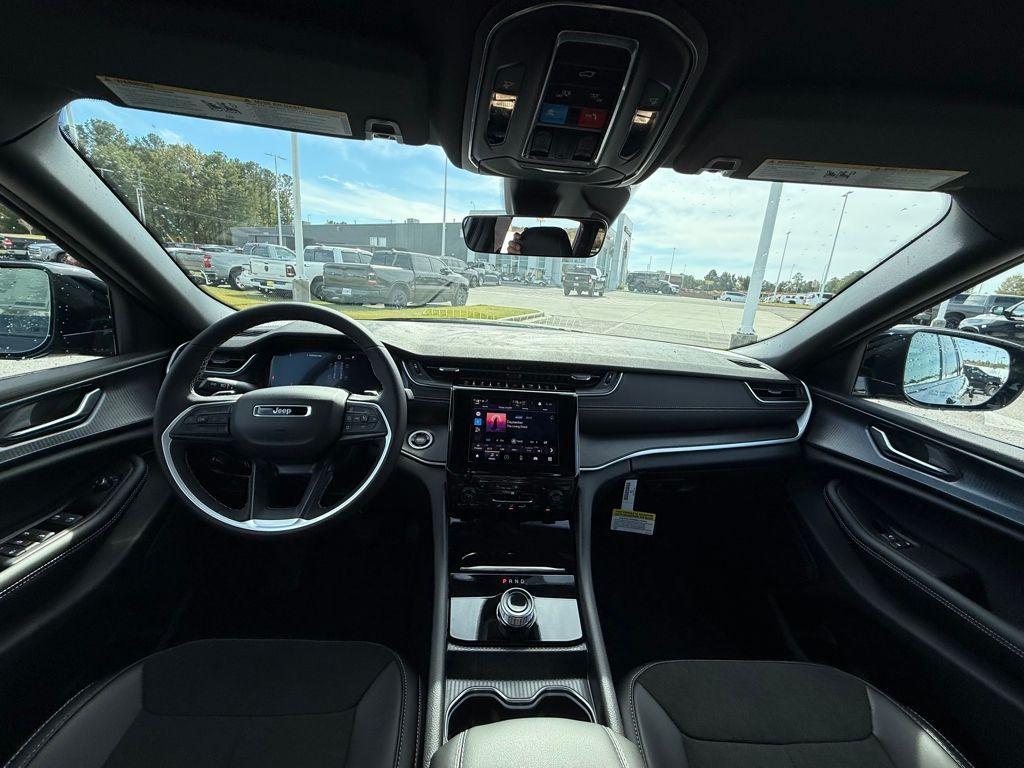 new 2025 Jeep Grand Cherokee car, priced at $34,125