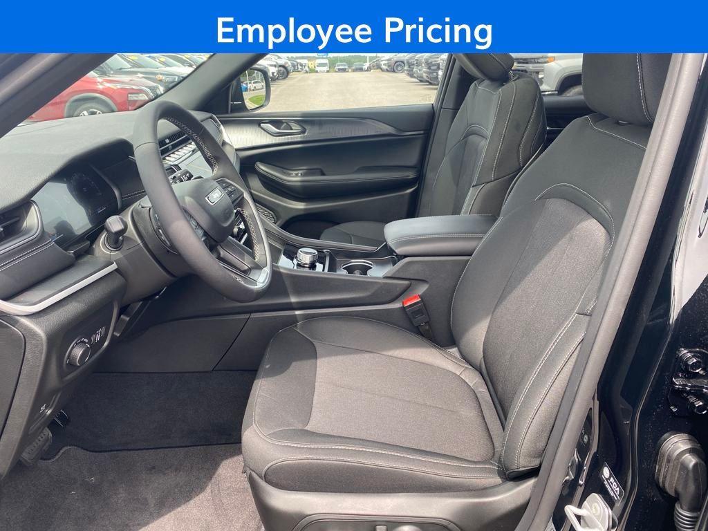new 2025 Jeep Grand Cherokee car, priced at $31,125