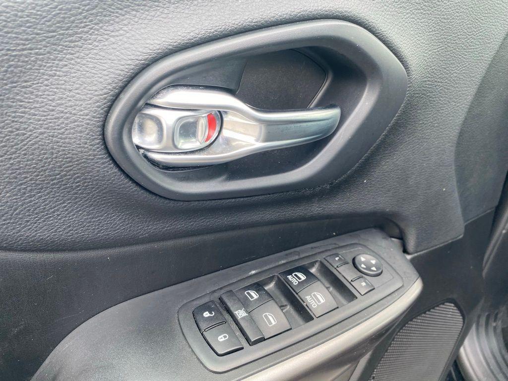 used 2019 Jeep Cherokee car