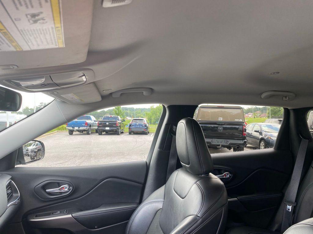 used 2019 Jeep Cherokee car