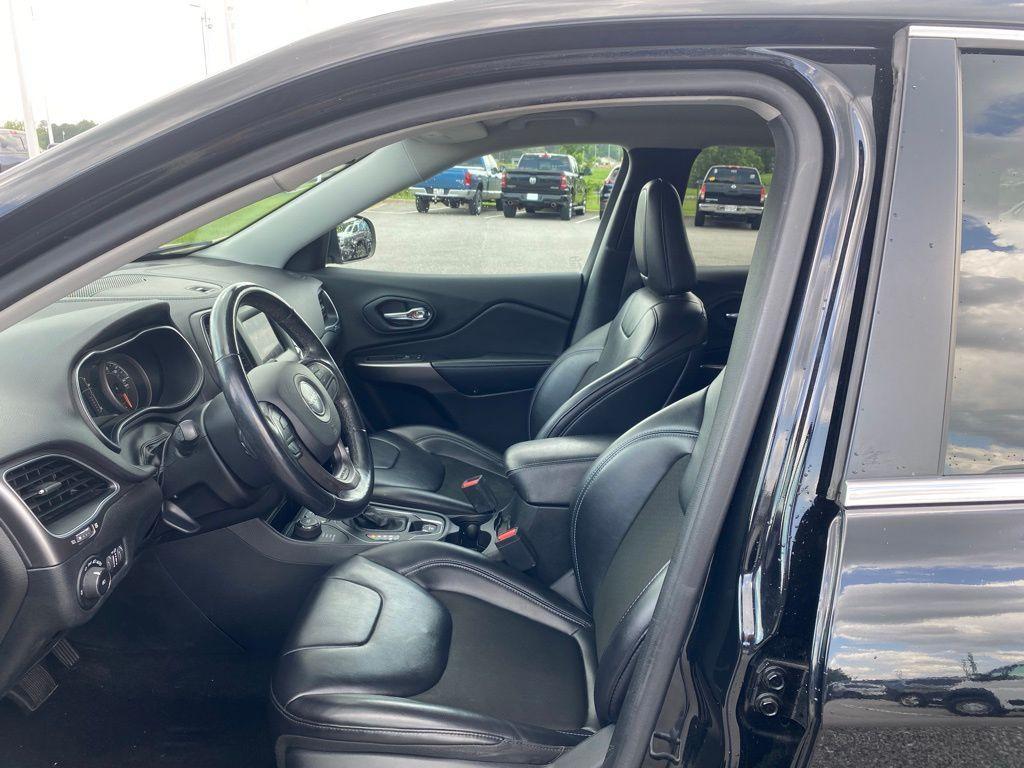 used 2019 Jeep Cherokee car