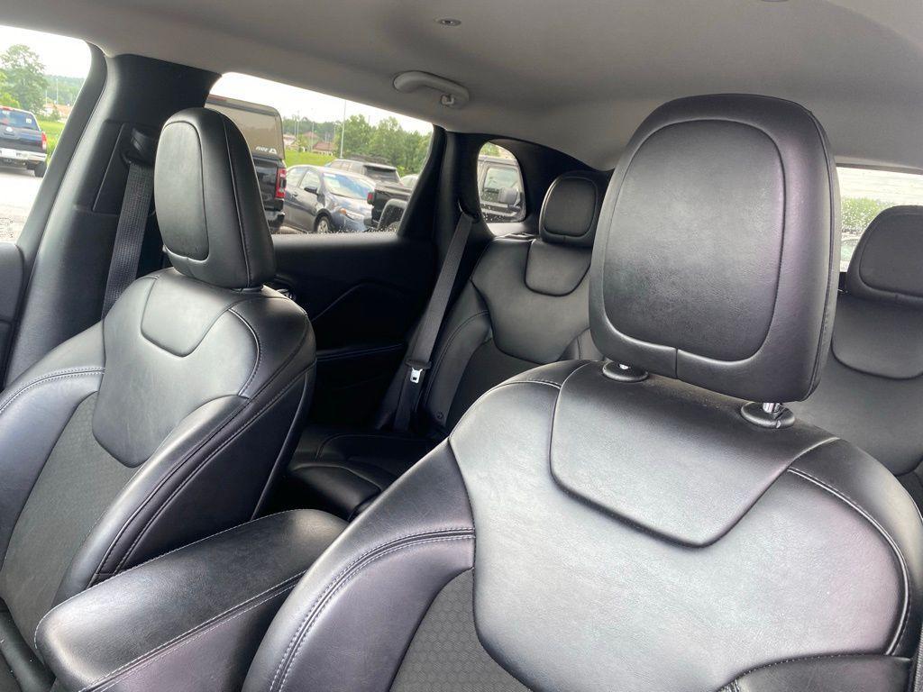 used 2019 Jeep Cherokee car
