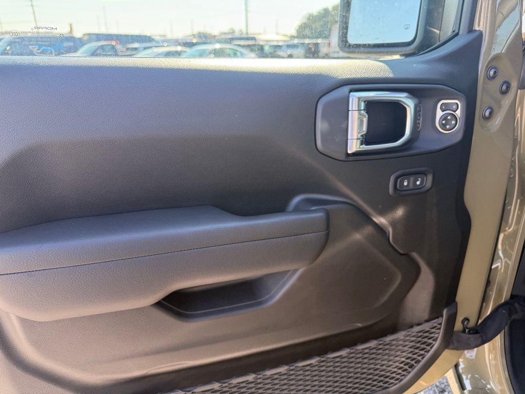 new 2025 Jeep Gladiator car, priced at $40,485