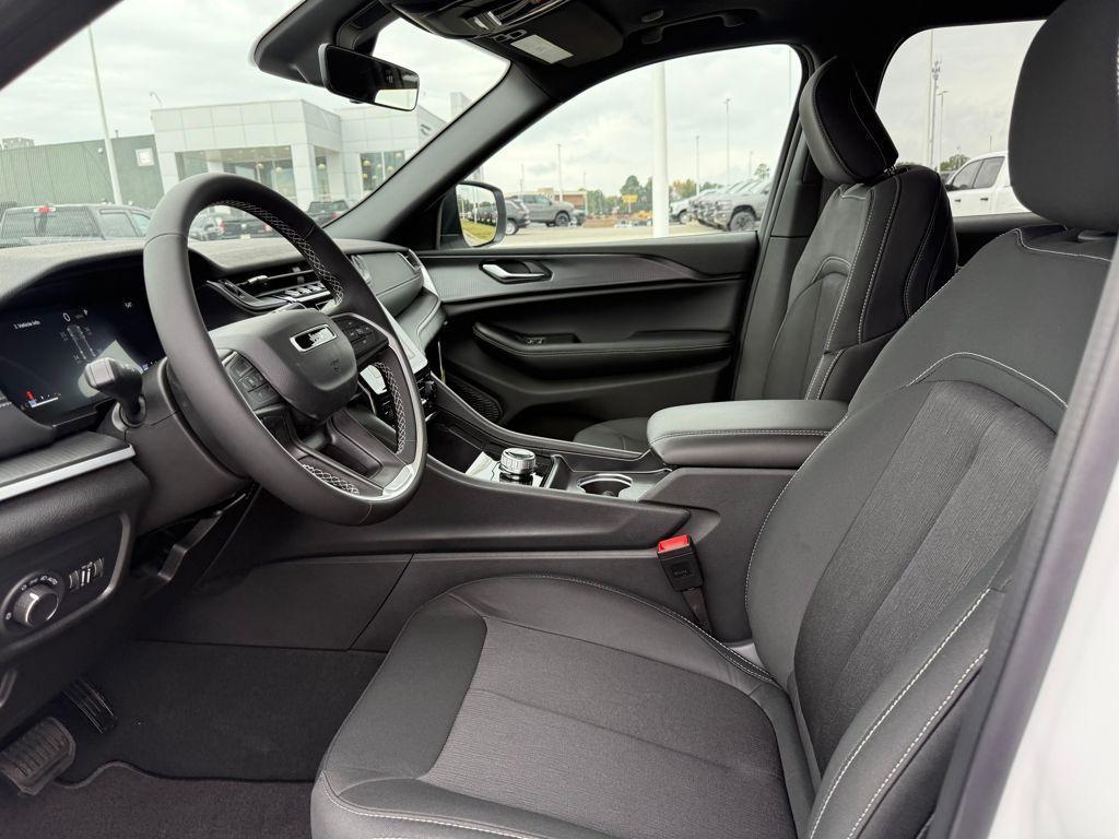 new 2025 Jeep Grand Cherokee car, priced at $26,030