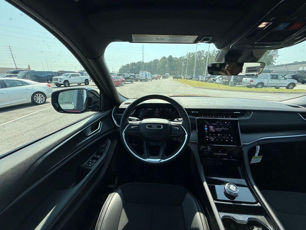 new 2025 Jeep Grand Cherokee car, priced at $34,125