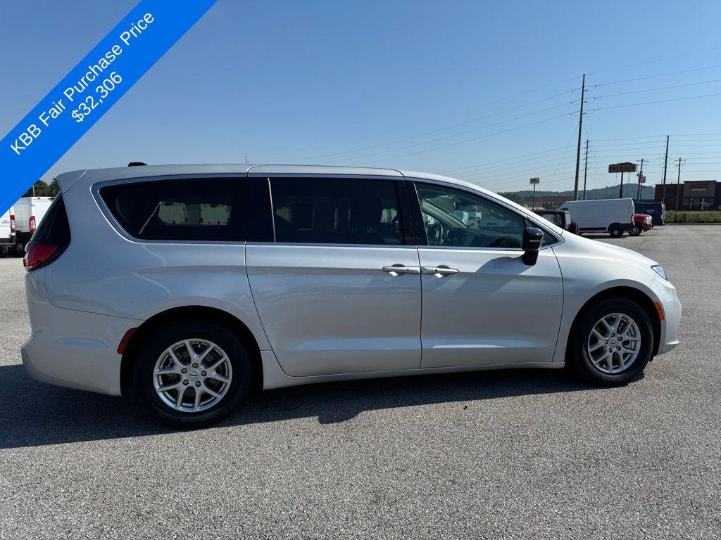 used 2024 Chrysler Pacifica car, priced at $29,118