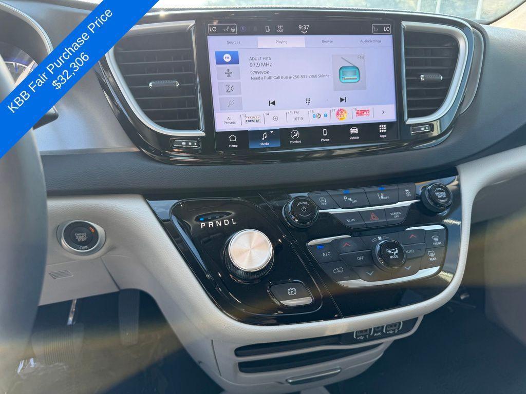 used 2024 Chrysler Pacifica car, priced at $29,118