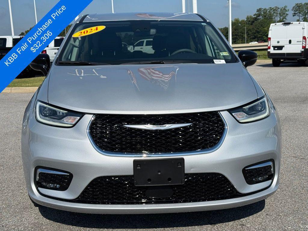 used 2024 Chrysler Pacifica car, priced at $29,118