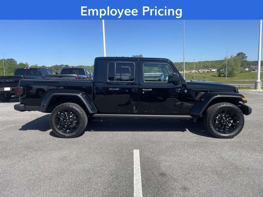 new 2025 Jeep Gladiator car, priced at $38,035