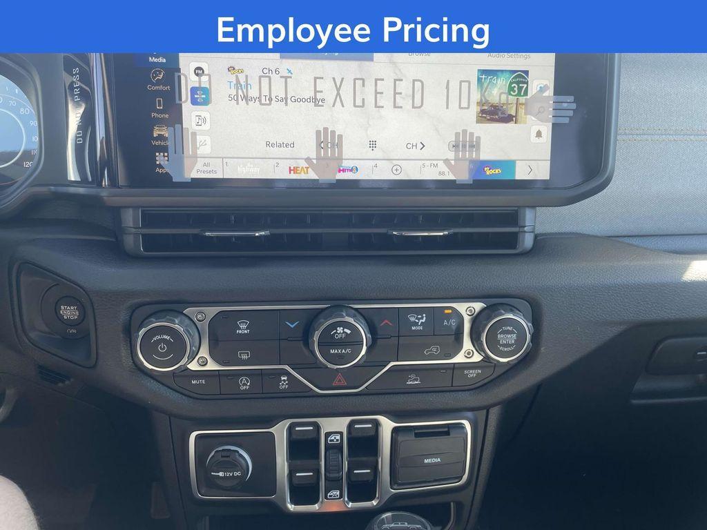 new 2025 Jeep Gladiator car, priced at $38,035